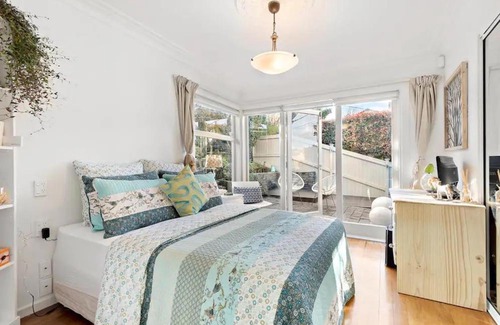 Epsom Villa | Spacious 5 Bedrooms House in Epsom