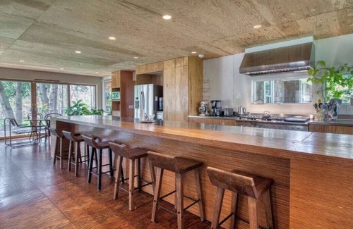 Springs House | Spacious 5-BR 4-Bath Pool in East Hamptons