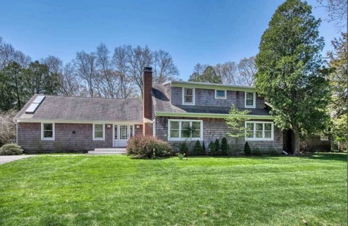 Springs House | Spacious 5-BR 4-Bath Pool in East Hamptons