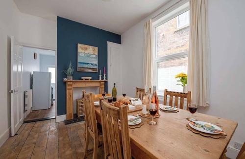 Southsea House | Spacious 5BR Southsea House. Great value for groups, families and work crews.