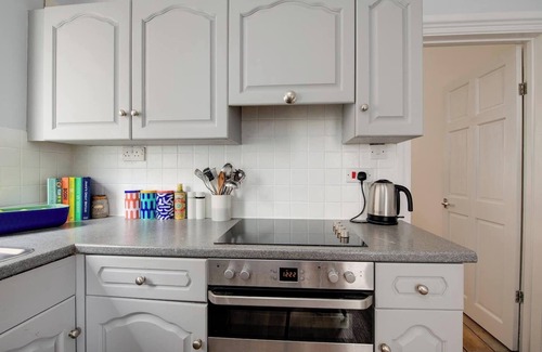 Southsea House | Spacious 5BR Southsea House. Great value for groups, families and work crews.