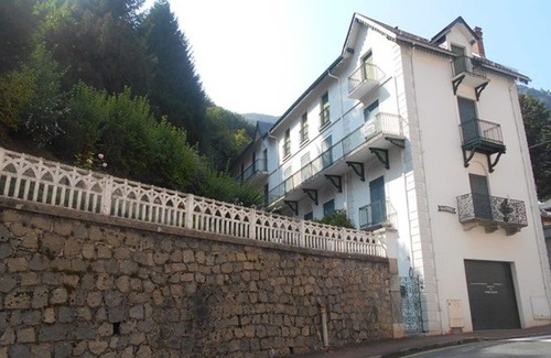 Cauterets Apartment | Spacious 5-Room Apartment for 9, Close to Ski Lift and Town Center, with Garden and Free Shuttle