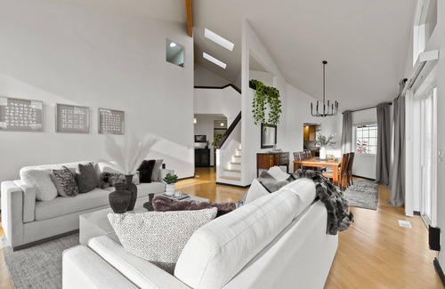 Spokane House | Spacious 5bedroom house with beautiful views of Spokane River & centennial trail