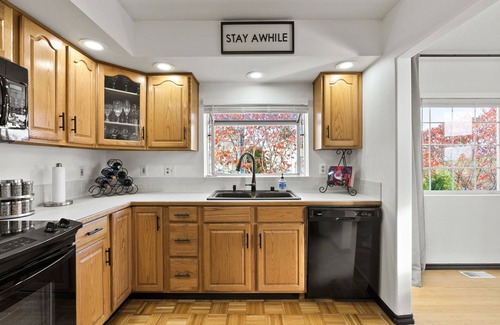 Spokane House | Spacious 5bedroom house with beautiful views of Spokane River & centennial trail
