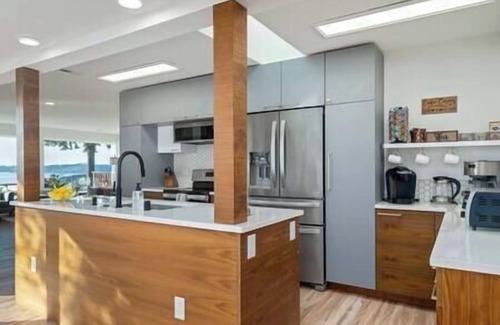 University Place House | Spacious 5BR/4BA: Water Views, Step-Free Main Level & Next to Chamber Bay Golf
