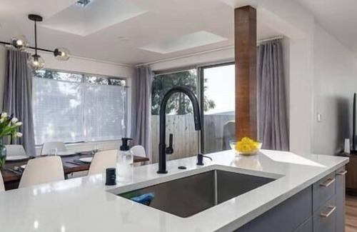 University Place House | Spacious 5BR/4BA: Water Views, Step-Free Main Level & Next to Chamber Bay Golf