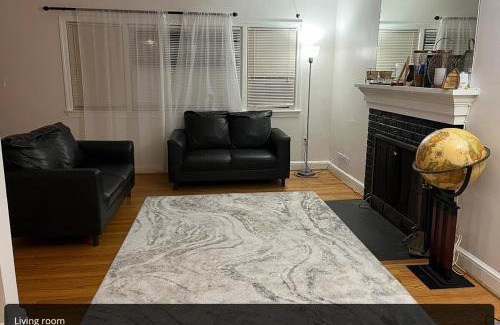Waverly Hills Apartment | Spacious 5BR Arlington Home with Parking & Yard - Woodrow