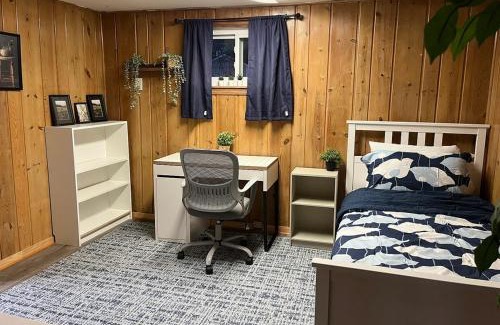 Waverly Hills Apartment | Spacious 5BR Arlington Home with Parking & Yard - Woodrow