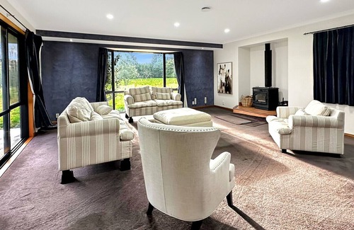 Halswell House | Spacious 5BR Family Escape on Busch Lane