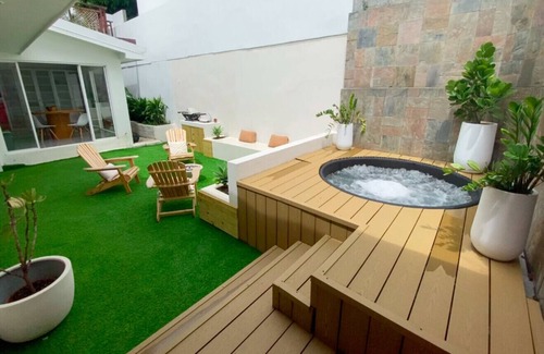 Escazu House | Spacious 5BR in Escazu w/Jacuzzi, Sauna & Fire Pit