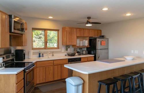 Manistee House | Spacious 5BR Lake Michigan Cottage w/Private