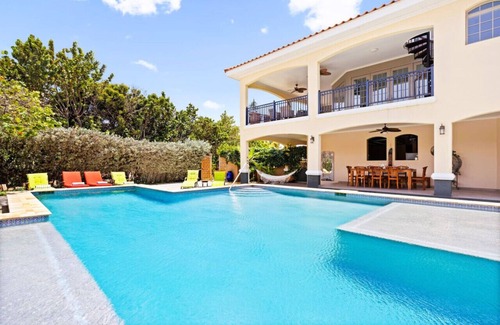 Malmok Villa | Spacious 5BR w/Private Pool & Coastal Charm at Seaside Beach House by Bocobay