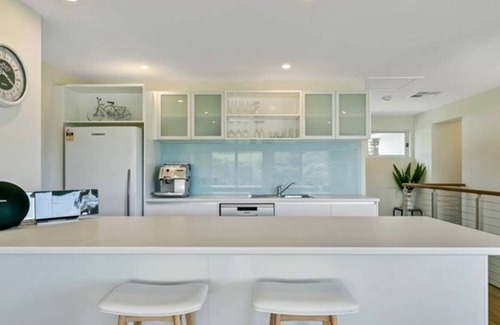 Port Willunga House | Spacious 6 bed villa perched on the sand dunes with private unspoilt sea views