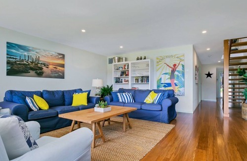 Port Willunga House | Spacious 6 bed villa perched on the sand dunes with private unspoilt sea views