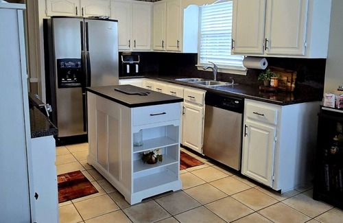 Pleasant Grove House | Spacious 6-bedroom house in Pleasant Grove with AC, WiFi, fitness room, pool
