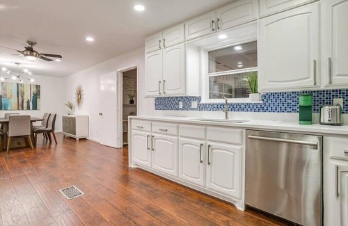 Grand Prairie House | Spacious 6-bedroom house in delightful Grand Prairie with Pool
