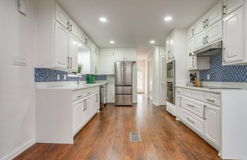 Grand Prairie House | Spacious 6-bedroom house in delightful Grand Prairie with Pool