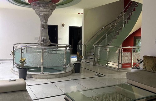 Jaipur District Apartment | Spacious 6-bedroom apartment in gorgeous Jaipur with AC, WiFi