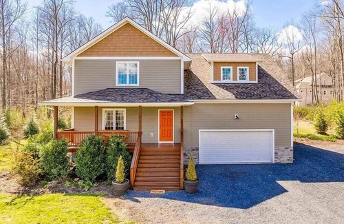 Nellysford House | Spacious 6-bedroom house in Mtns of Nellysford Spacious and Private AC, WiFi