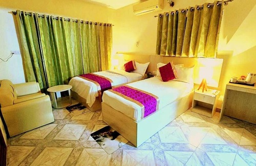 Dhaka Apartment | Spacious 6-bedroom hotel suites in charming Dhaka with WiFi, AC