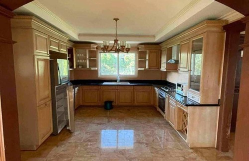 Canlubang House | Spacious 6-bedroom house in superb Tagaytay with AC