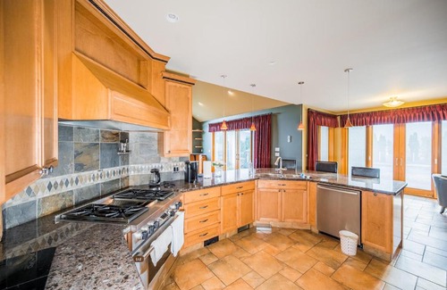 Okanagan-Similkameen House | Spacious 6 Bedroom House in Penticton