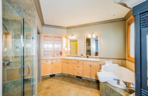 Okanagan-Similkameen House | Spacious 6 Bedroom House in Penticton