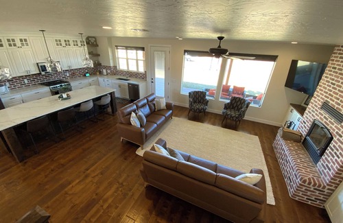 Kanab House | Spacious 6-bedroom house in charming Kanab with WiFi, AC and outdoor amenities