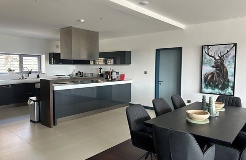 Woodstown House | Spacious 6-bedroom house with WiFi, AC in enjoyable Dunmore East