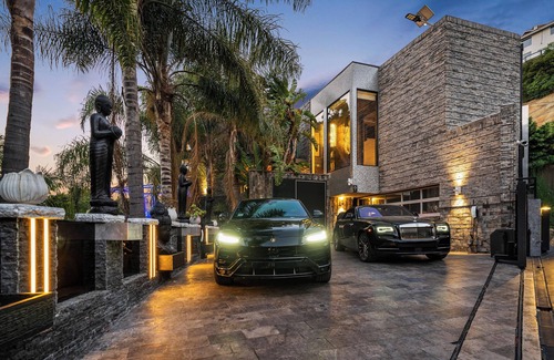 Hollywood Hills West House | Spacious 6-bedroom house in delightful Los Angeles with WiFi, AC, fitness room