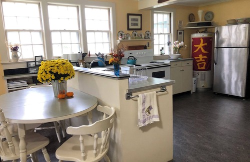Plymouth House | Spacious 6-bedroom waterfront house in historic Plymouth MA with WiFi
