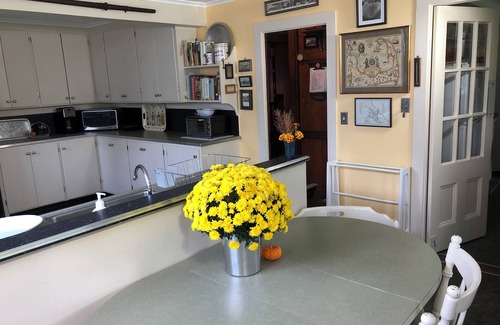 Plymouth House | Spacious 6-bedroom waterfront house in historic Plymouth MA with WiFi