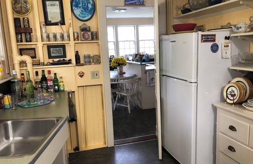 Plymouth House | Spacious 6-bedroom waterfront house in historic Plymouth MA with WiFi