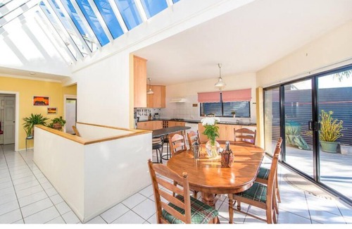 Sandy Bay House | Spacious 6-BR & 3 baths House in Prime Location