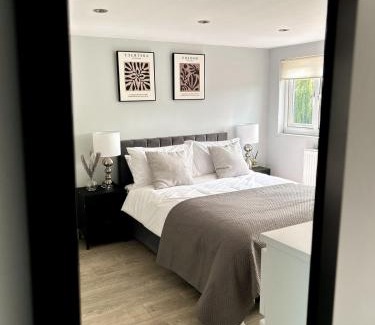 Ipswich Apartment | Spacious 6BDR House By Homestyles Hosts Short Lets & Serviced Accommodation Ipswich Near Town Centre With Free Parking