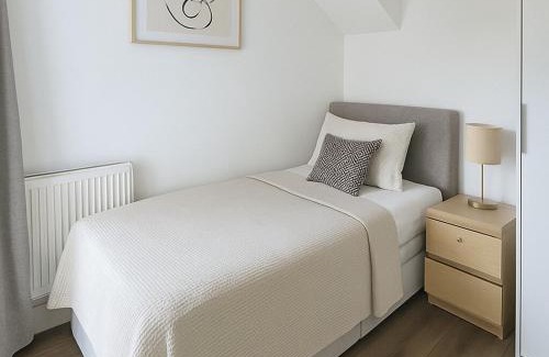 Ipswich Apartment | Spacious 6BDR House By Homestyles Hosts Short Lets & Serviced Accommodation Ipswich Near Town Centre With Free Parking