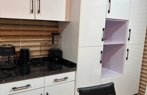 Prampram House | Spacious 7-bedroom house with WiFi and AC in Dawhenya