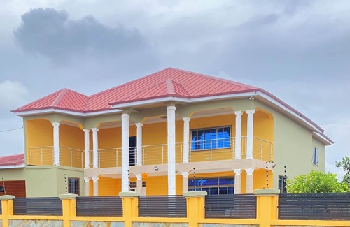 Prampram House | Spacious 7-bedroom house with WiFi and AC in Dawhenya