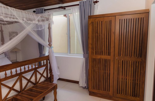 Hikkaduwa Hotel | Spacious 7-bedroom villa in serene Hikkaduwa with AC