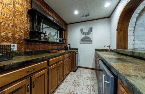 Gonzales House | Spacious 90-Acre Ranch, Ideal for Families, Reunions, Events Sleeps 13