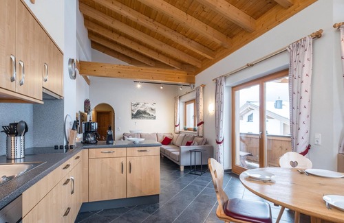 Hinterglemm Apartment | Spacious apartment at the slopes with balcony