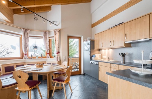 Hinterglemm Apartment | Spacious apartment at the slopes with balcony