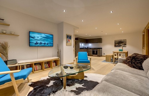 Les Praz-de-Chamonix Apartment | Spacious Apartment with Balconies beside Ski Lift