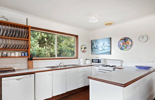 Macmasters Beach House | Spacious Adventure Getaway by the Bush & Ocean