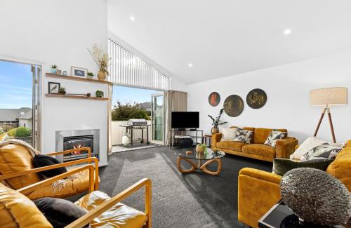 Wanaka Villa | Spacious Alpine View Resort