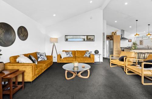 Wanaka Villa | Spacious Alpine View Resort