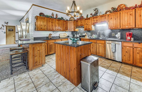 Alto House | Spacious Alto House on 8 Private Acres w/Hot Tub!