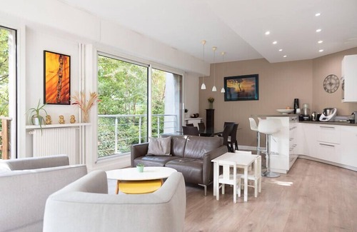 Issy-les-Moulineaux Apartment | Spacious and quiet apartment with shared garden