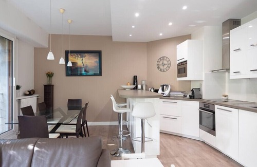 Issy-les-Moulineaux Apartment | Spacious and quiet apartment with shared garden