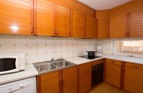 Pals Apartment | Spacious and bright apartment on the beach, free wifi, pool, garage, Golf.